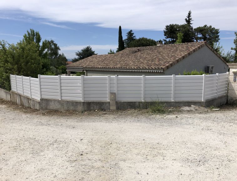 CLOTURE CERBERE BLANCHE LIVRON.JPG