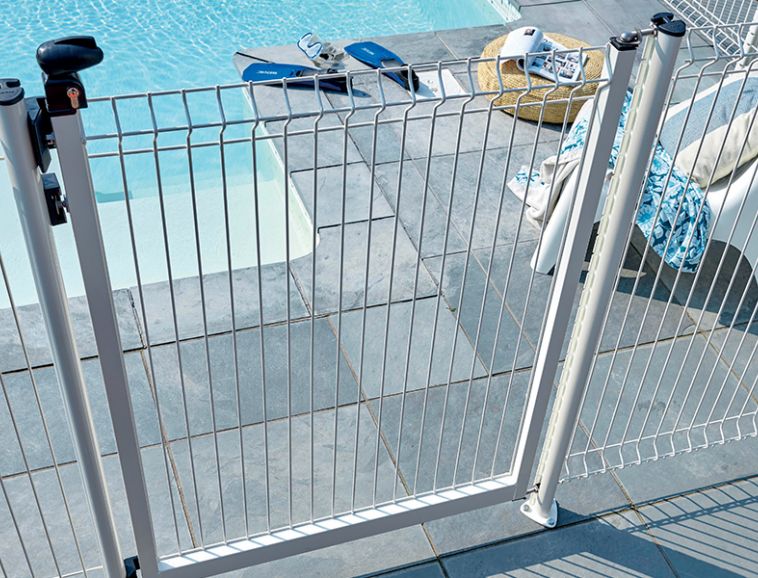 PORTILLON PISCINE BLANC AVEC SECURITE.jpg