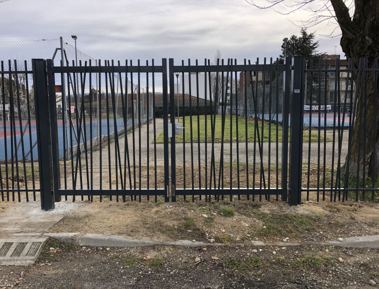 PORTAIL 2 VANTAUX Barreaudage EXALT OBLIC Portes les Valence.JPG